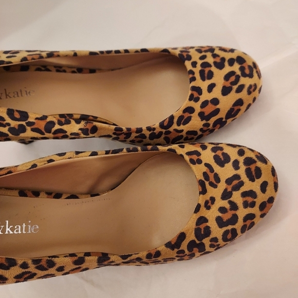 Kelly & Katie Isabella Cheetah Print Round Toe Heels in Size 9.5 M - Picture 9 of 11